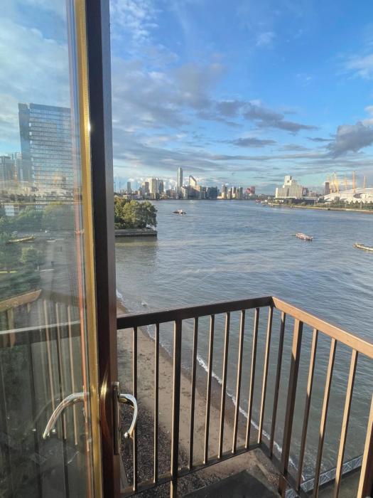 Modern duplex with great views of the river Thames