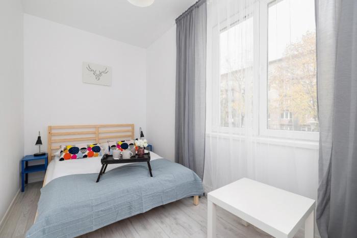 Cozy Apartment Aleja Kijowska in Cracow by Renters