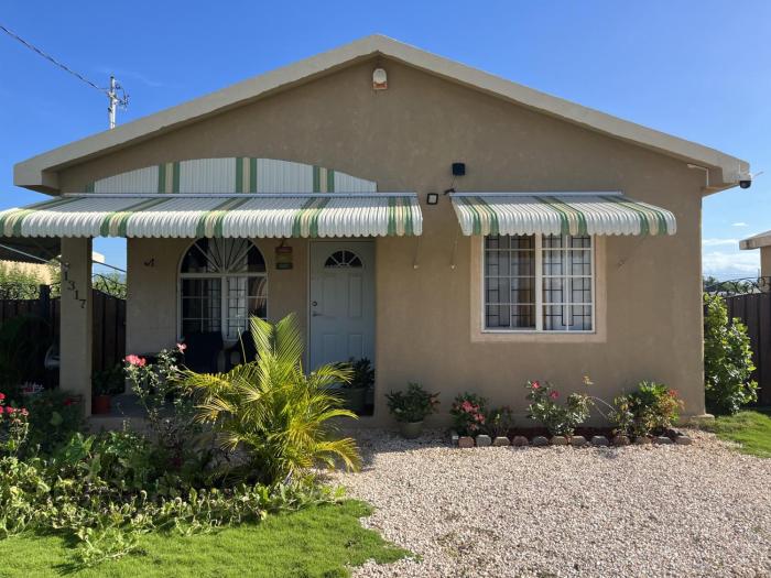 Finest Accommodation Phoenix Park Lot 1317 Phase 4 Portmore St Catherine