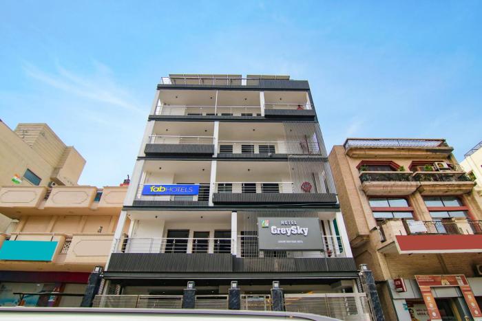 FabHotel Sky Suites Karkardooma