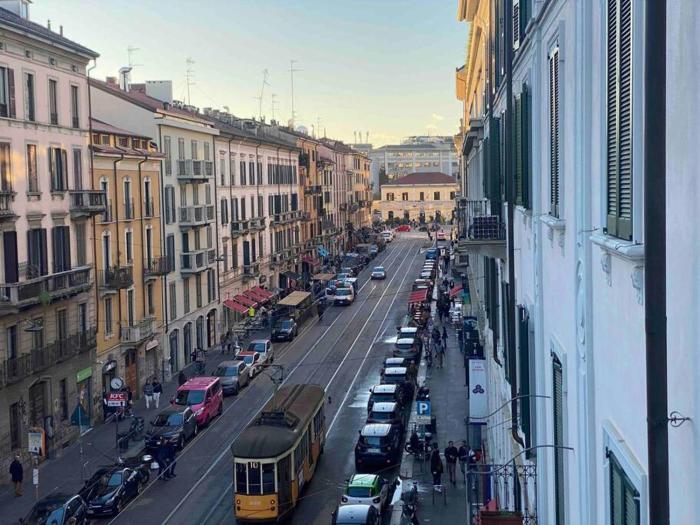 Milan Navigli Ringhiera house