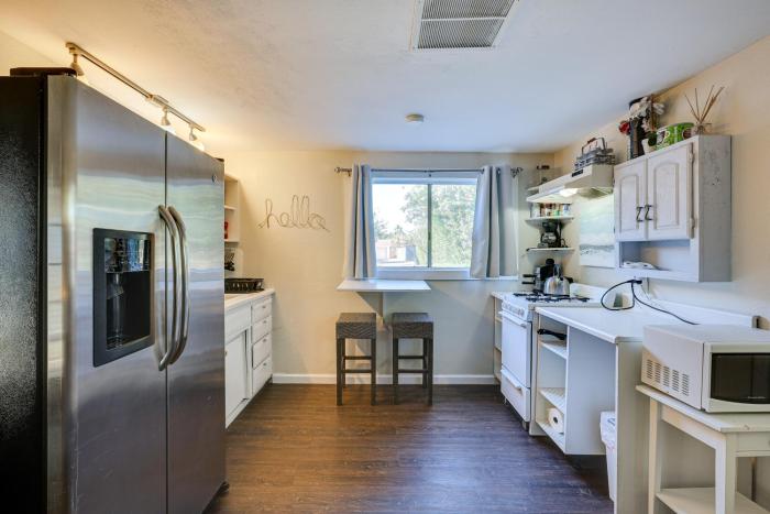 5 Mi to Dtwn Pet-Friendly Phoenix Studio with Yard