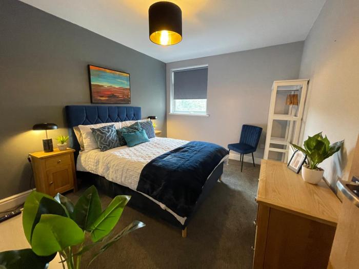 5- Large 1 bed Apartment- West Midlands