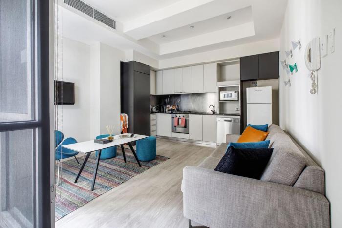 Collins Street Blues - Stay in the Heart of it All