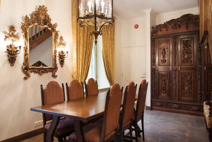 Luxury Medieval 2 Storey apartment with Antique Furniture in Old Town