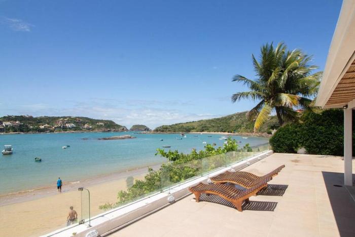 Mansão Pé na Areia da Ferradura Por Luxury Rentals