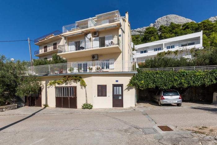 Apartments with parking space Marusici, Omis - 1131