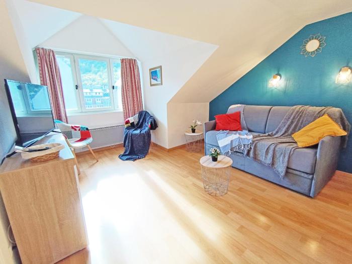 LEsquiros, studio, centre Luchon, casier à skis, wifi, ascenseur, 3 personnes