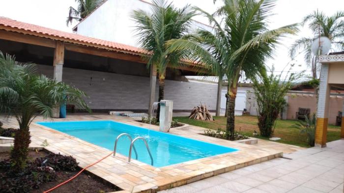 Piscina 6 QUARTO 300m PRAIA jardim churrasqueira 16 PESSOAS garagem 3 carros Monitoramento 24 horas Mesa de sinuca