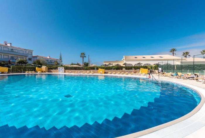 2 Bedroom Top Floor Apartment, Oasis Parque, near Alvor AT01