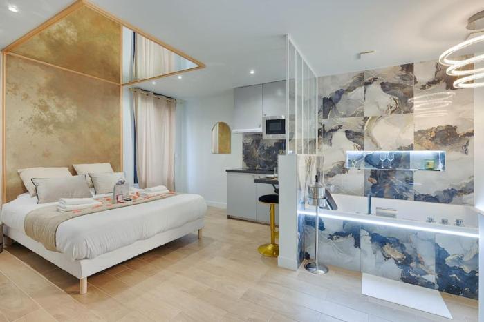 Welcome to Dubai Jacuzzi