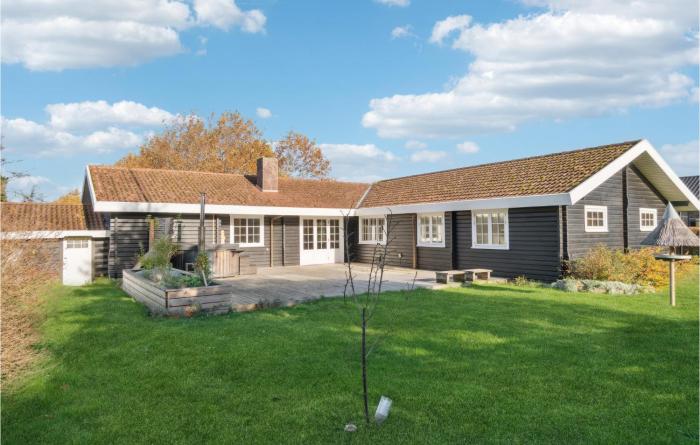 Beautiful Home In Samsø With Wifi
