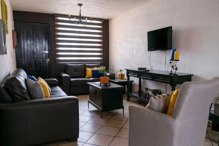 Casa AMARiLLA AIRE ACONDICIONADO EN TODAS LA AREAS