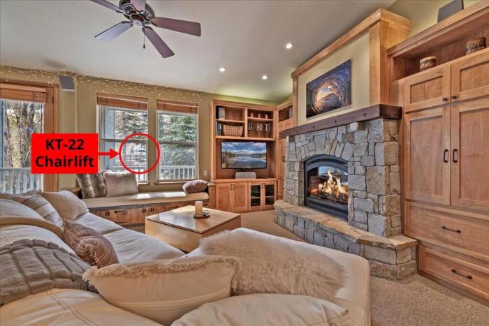 Ski In Ski Out VIP Palisades Condo 200ft to KT-22 Hot Tubs in Original Squaw Valley Lodge