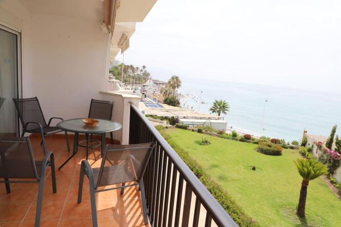 Apartamento en NERJA. Primera línea de playa