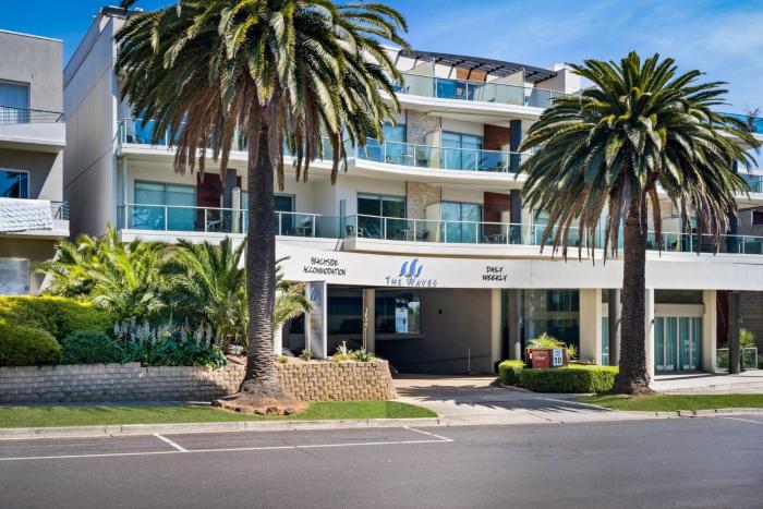 Island Vibes Retreat