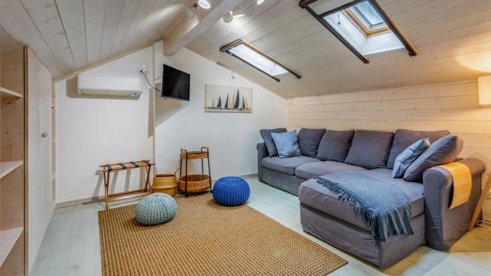 Glamorous 1 BDR Duplex Apartment by LovelyStay