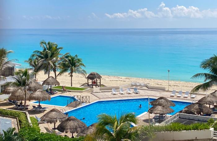 Brisas Shores Beach & OceanFront Apartments 1 or 2 bedrooms Cancun Hotel Zone