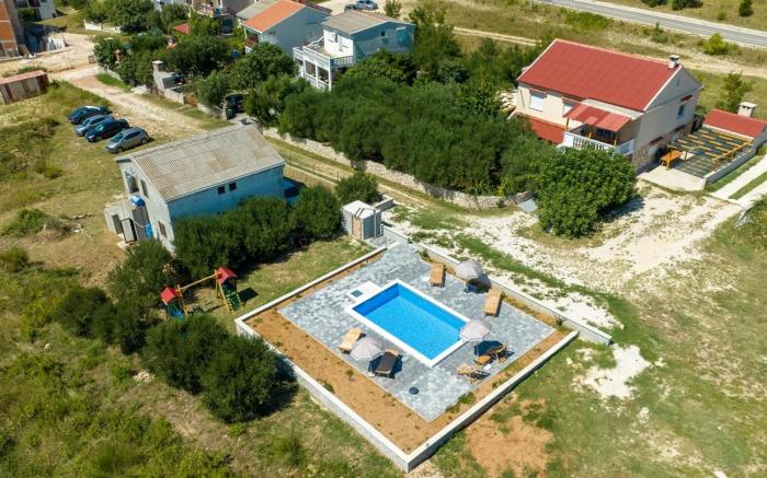 Family friendly apartments with a swimming pool Rtina - Stosici, Zadar - 21450