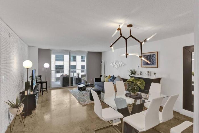 Superb Private unit Perfectly Located In Brickell