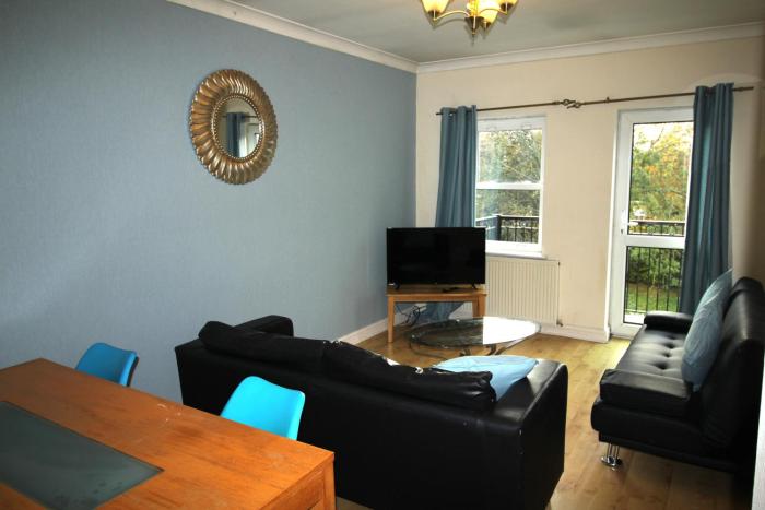 2 Bedrooms & Sofa Bed - Balcony - Parking - Lift Access - Very Quiet Location