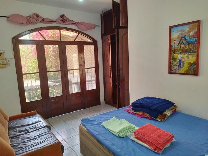 Seu Apto na Praia da Costa 9 Simples e Barato Mobiliado Ar Cond Fogão TV Geladeira Local Excelente no Centro