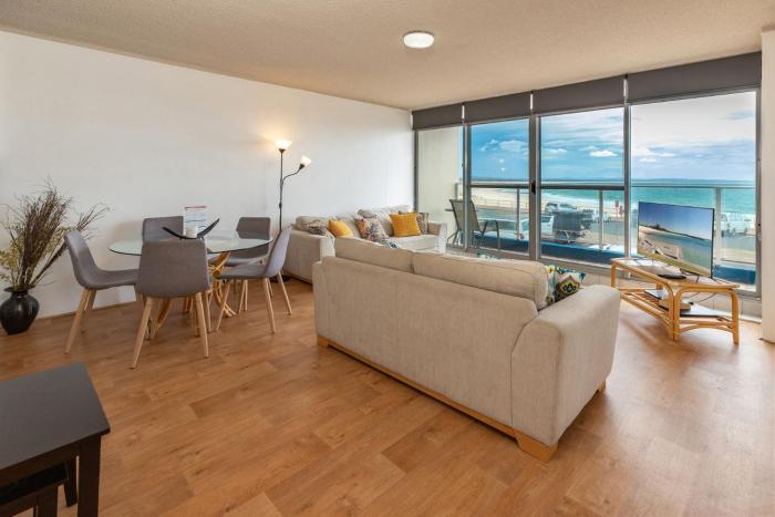 Oceanic 3 On The Beach