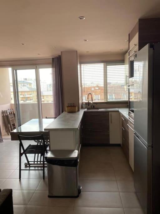 Paris F3, 2 bedrooms, balcon, US kitchen, 5 pax