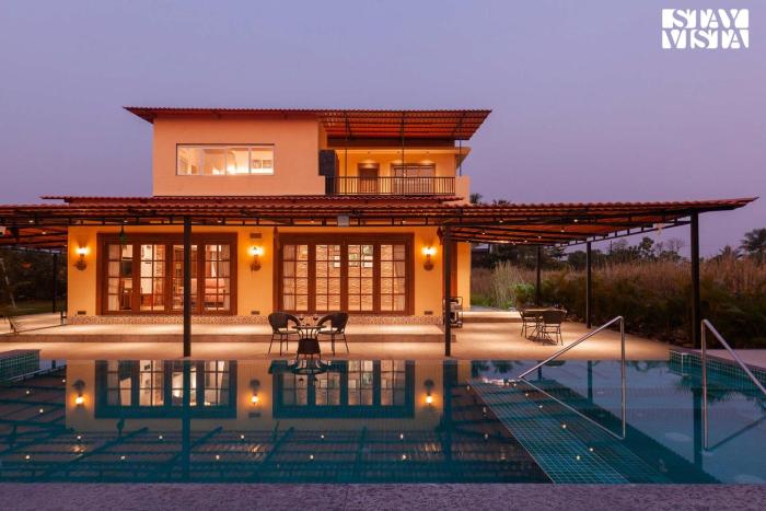 Golden Sunsets by StayVista - Refreshing pool, serene lawn - your tranquil retreat