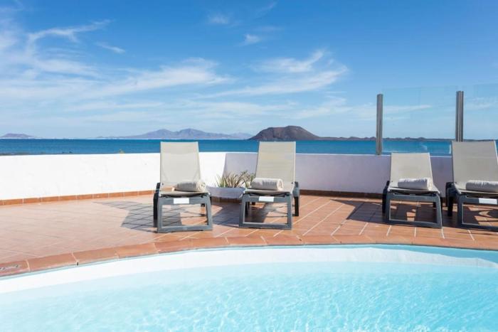 Corralejo Beachfront Villa Remos with Lobos Island View, Private Pool, Wifi & BBQ by Amazzzing Travel