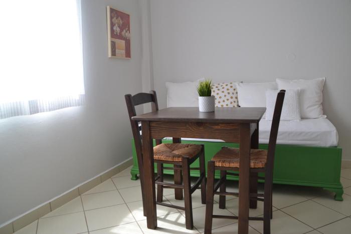 Hibiscus House in traditional settlement of Parikia