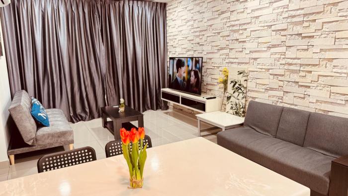 DPutra Suites 2BR Kulai by Luxecocoo CK