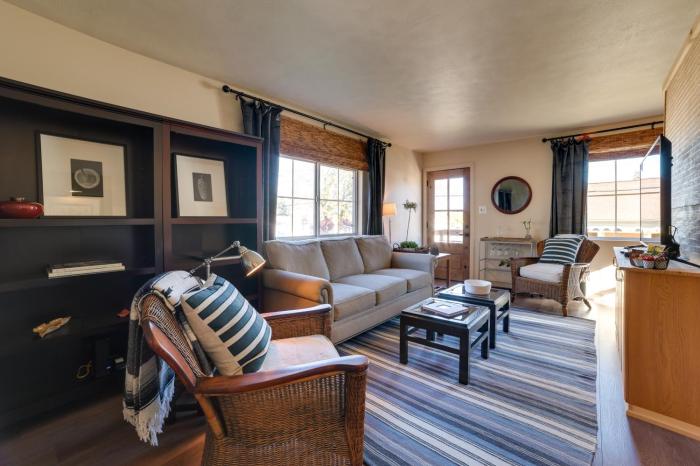 Chic Harrison Home Walk to Wilson State Park!