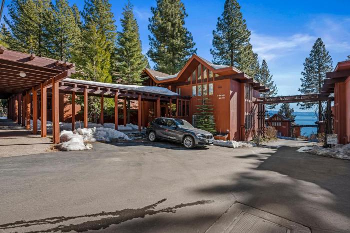 Magnificent 2-bedroom, 2-bath lakefront complex