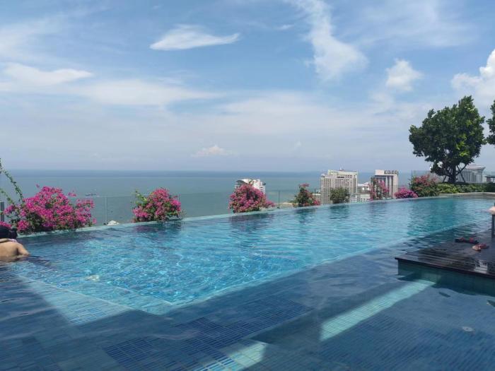 Pattaya市中心临近海滩无边泳池家具齐全24小时安保