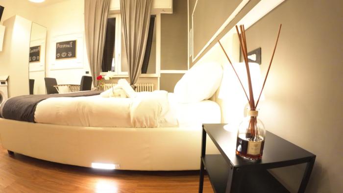 Urban Center II Easy Parking near tram