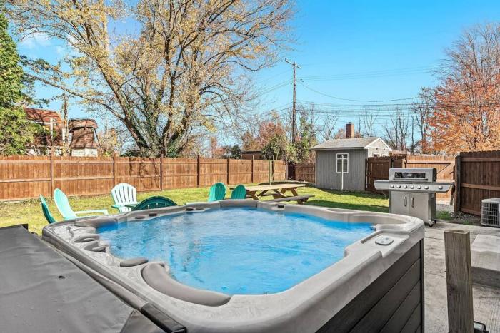 New! Warm & Cozy 3BR w Hot Tub, Firepit & BBQ!