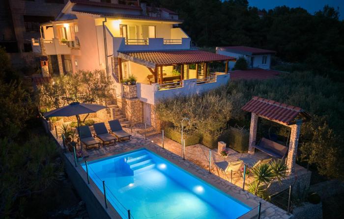 Holiday house Stupalo- with private pool, both floors air-conditioned