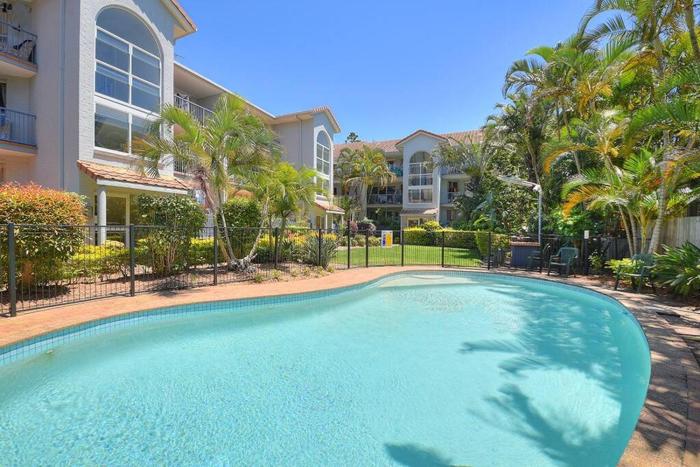 Beautiful 2 Bed Retreat 2 min walk to tramline