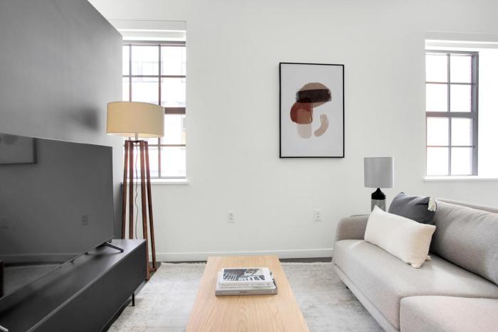 Downtown 1BR w Gym WD Concierge nr S Station BOS-644