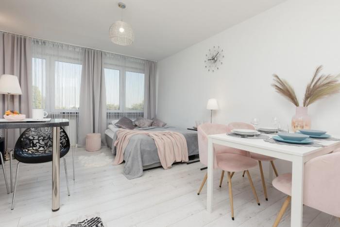 Bright & Cozy Studio near Metro Marymont by Noclegi Renters