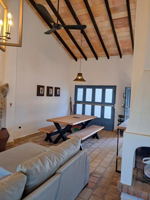 Casa colonial a metros del arroyo Piribebuy