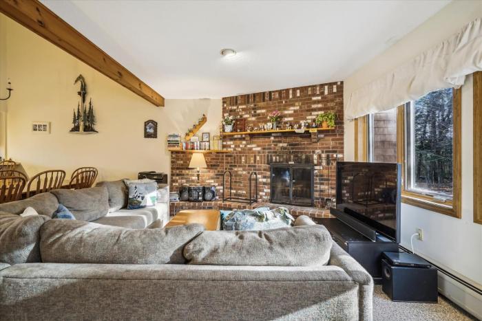 Glazebrook J5 3 Bedroom Townhome with Sauna & Fireplace