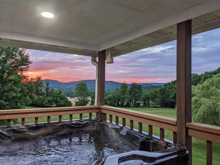 Wears Valley Farmhouse with lovely views, hot tub and fire pit