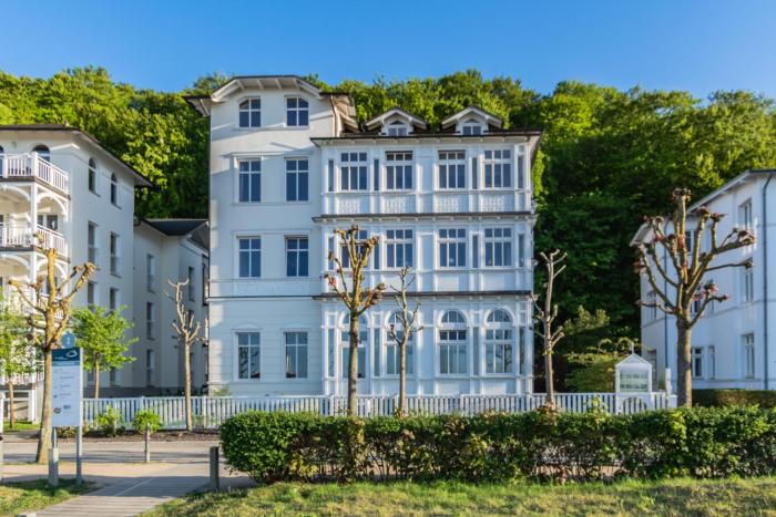 Villa "Strandeck", App 7 - direkt am Strand, mit Ostseeblick