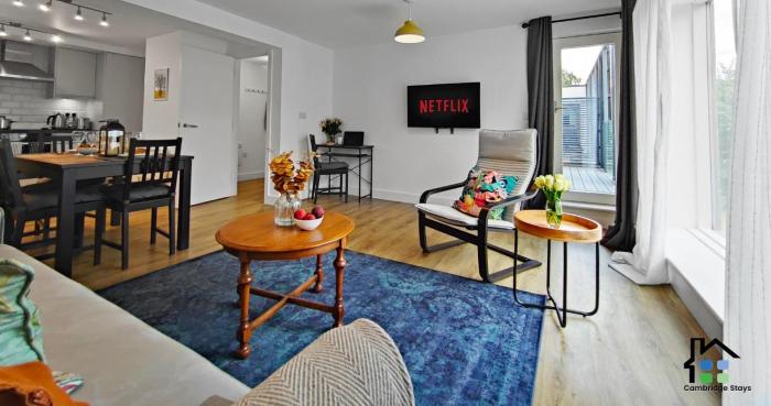 Cambridge Stays - Long term 2BR Flat - Prime location - Walk to centre - Free parking - balcony