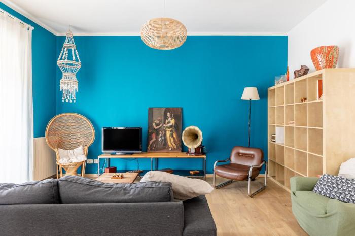 GuestHost - Bellocchio Colorful Apt with Parking