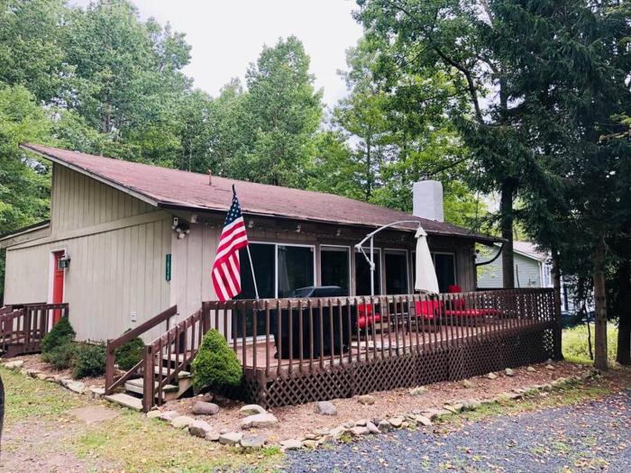 Weekend at Bernies! *Pet friendly!* **Hot tub**