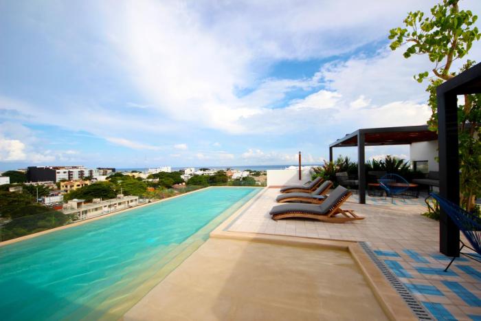 Apartment near the beach, rooftop, pool, sea view.