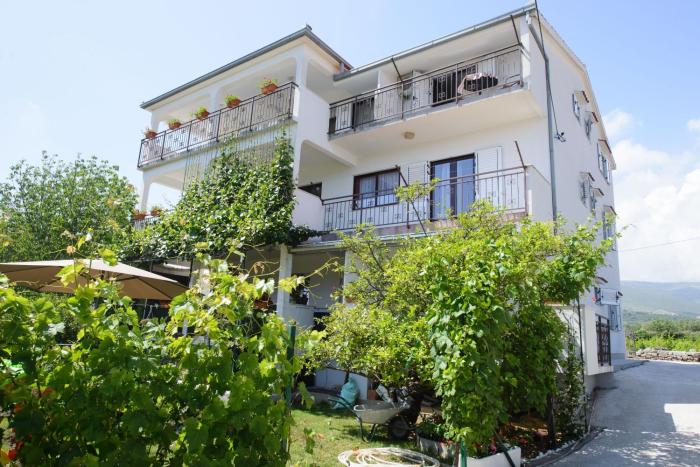 Apartments with a parking space Kastel Stafilic, Kastela - 21948